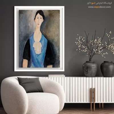 زن جوان آبی پوش - اسپو دکور