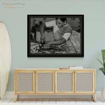 قیمت تابلو بوم سیاه و سفید جدید - لبخند ماهی‌فروش – تابلو سیاه و سفید - اسپو دکور