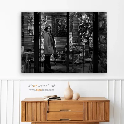تابلو بوم سیاه و سفید برای اتاق - زن و ویترین – تابلو سیاه و سفید - اسپو دکور