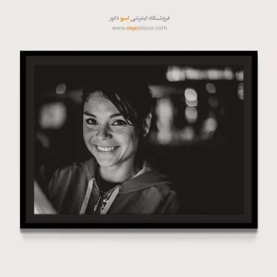 تابلو پرتره سیاه و سفید زن - لبخند نورانی – تابلو سیاه و سفید - اسپو دکور