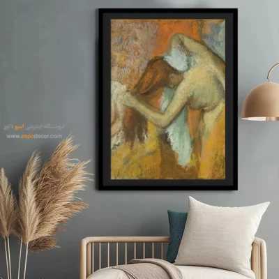 تابلو هنری برای دکور پذیرایی - زن در توالتش – تابلو نقاشی ادگار دگا - اسپو دکور