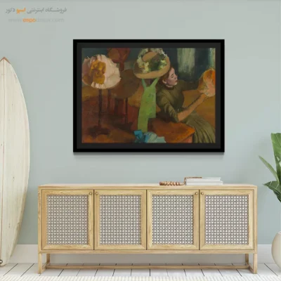 تابلو نقاشی مشهور اروپایی - زن در کلاه‌فروشی – تابلو نقاشی ادگار دگا - اسپو دکور