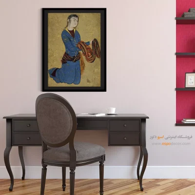 خرید تابلو نقاشی سنتی برای اتاق - جوان با دستاری رنگارگ در دست – تابلو نقاشی ایرانی - اسپو دکور
